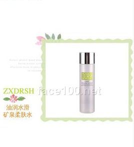 油润水滑矿泉柔肤水代理